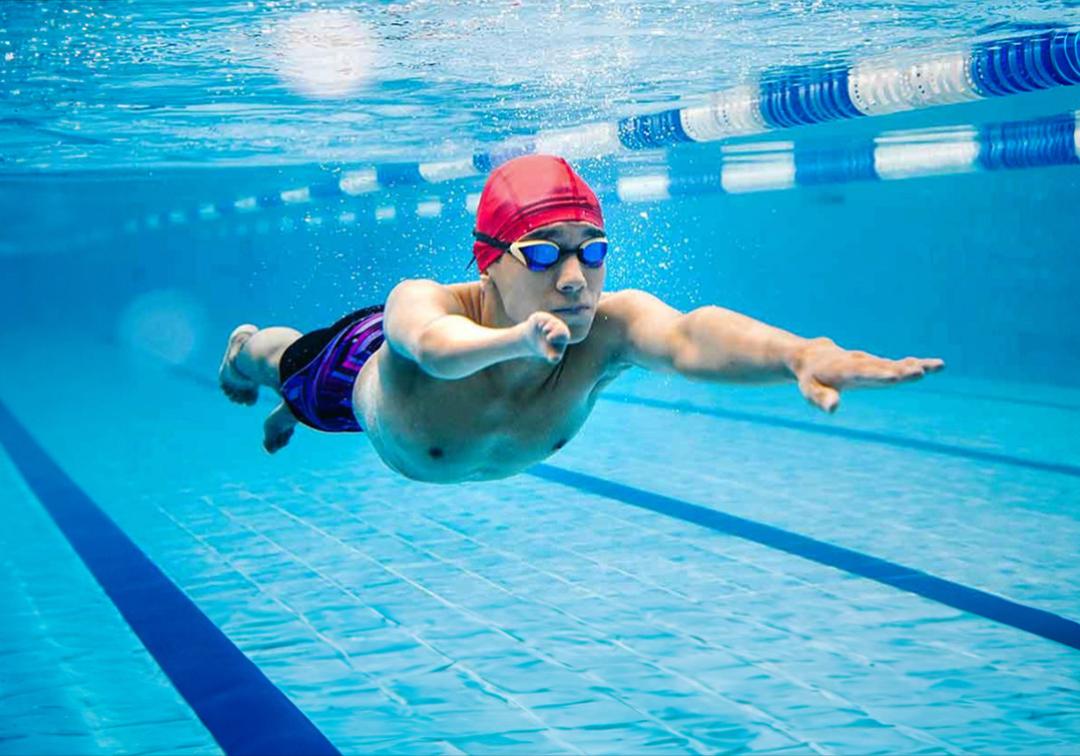 Paralympic swimmer under water