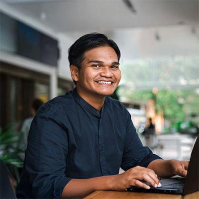 Muhamad Firdaus Kamaruddin studying at UQ