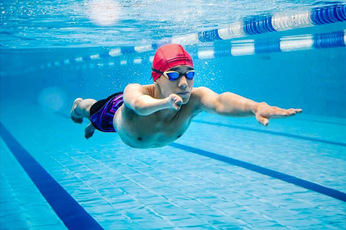 Paralympic swimmer under water